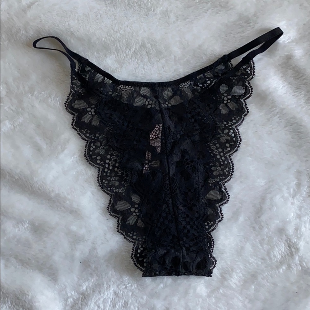 String Brazilian cheeky